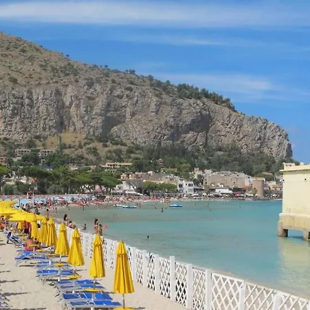 Casa Dei Sogni Mondello Hotel *