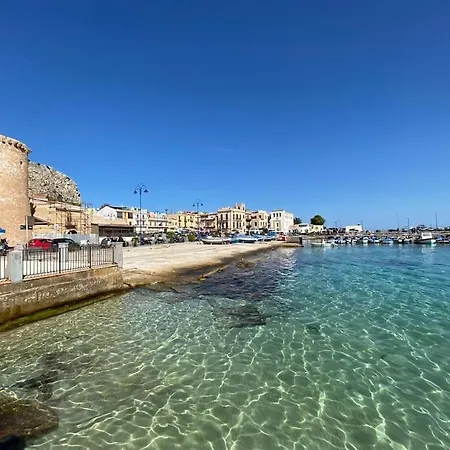 Casa Dei Sogni Mondello Hotel *